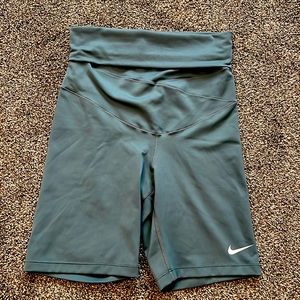 Nike women’s Dri-Fit fold over bike shorts, size small